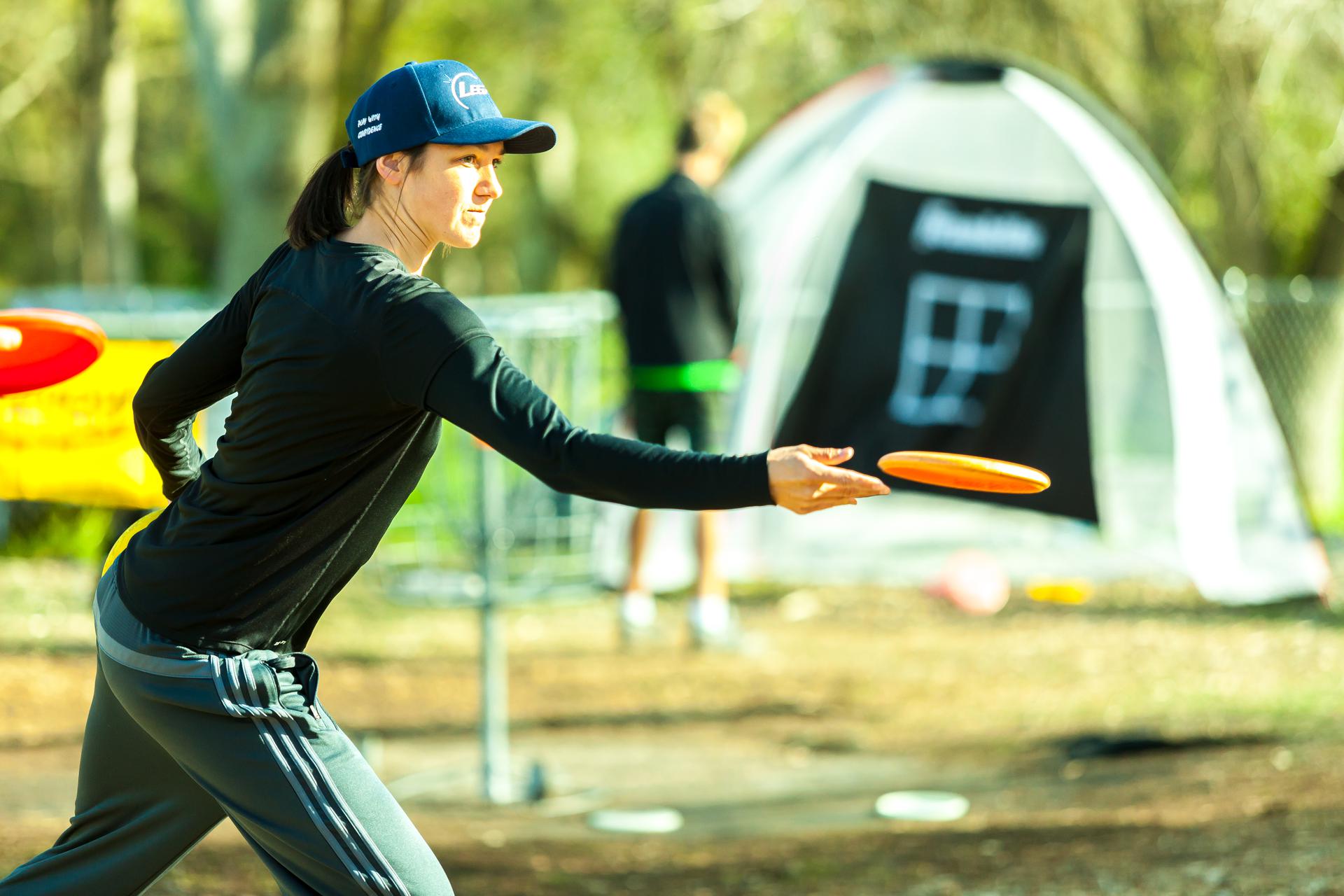 Woman playing in disc golf championship
